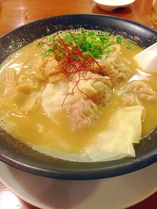 広州市場の濃厚黒豚雲呑麺＠新宿|Yasuhiro Koikeさん