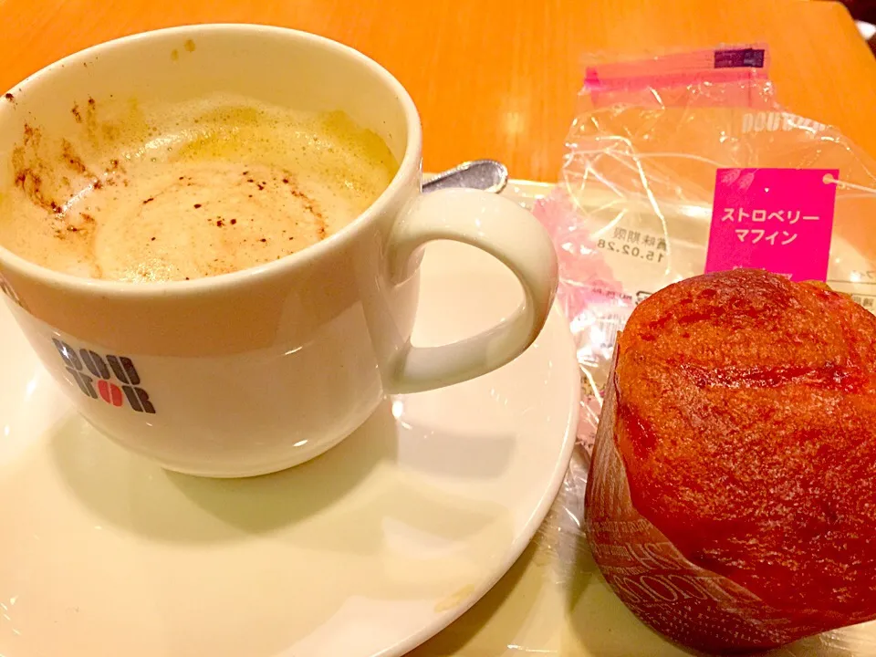 ドトールの🍓ストロベリーマフィンと☕️カプチーノ|ch＊K*∀o(^^*)♪さん