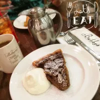 Snapdishの料理写真:Pecan maple pie|Nur Izmiraさん