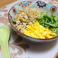 そぼろ三食丼！|sssakiさん