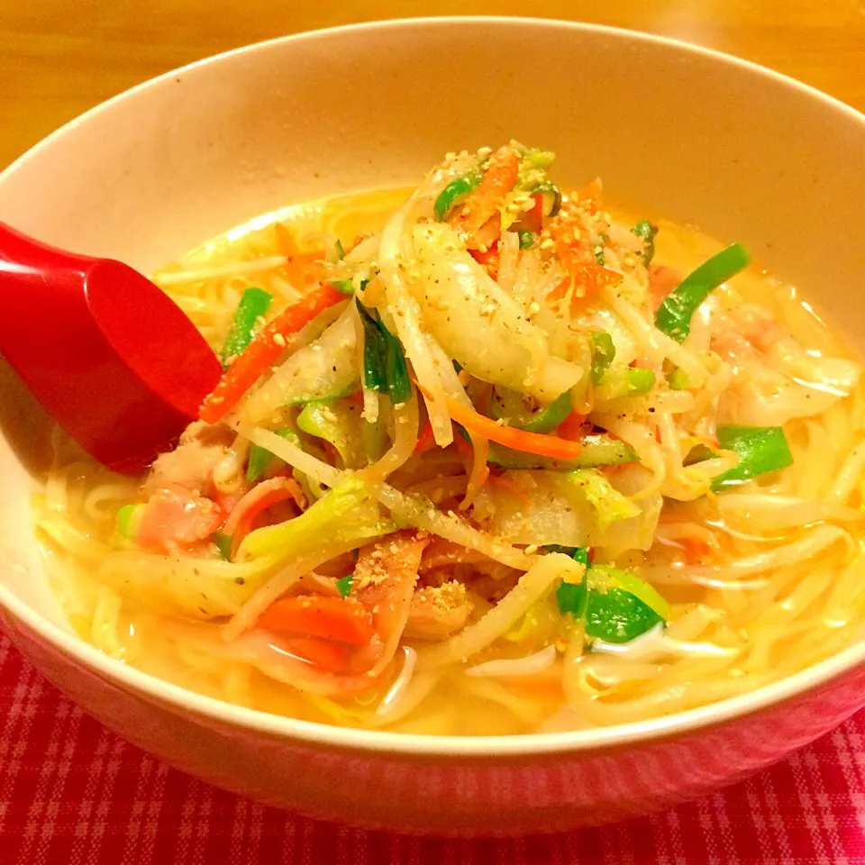 タンメンで夕食🍜🍜🍜|かずみさん