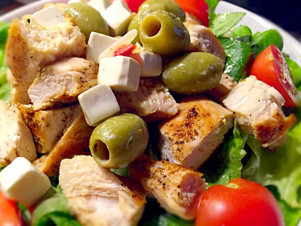 "Mediterranean" Chicken Caesar Salad|Josh Fieldsさん