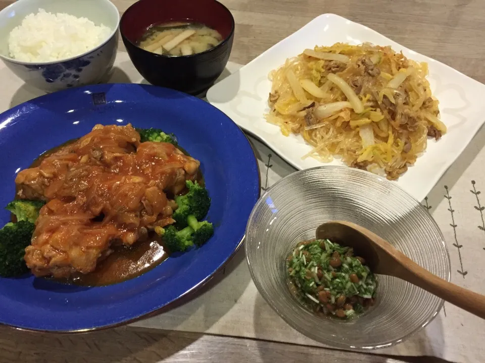 手羽元のトマト煮・白菜のチャプチェ・超みじん切り水菜と納豆和え・さつま揚げワカメ味噌汁|まーままさん