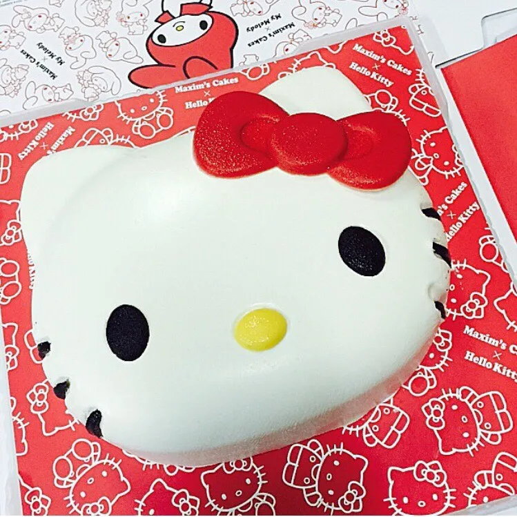 Snapdishの料理写真:Hello Kitty Cake|K a s s i e 🐈さん