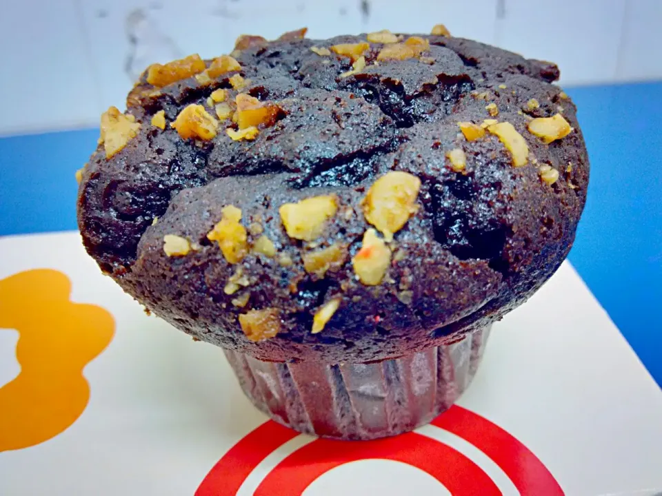 Chocolate with nuts muffin...|Jason Letchumananさん