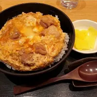 Snapdishの料理写真:滑蛋雞肉丼 🍱|K a s s i e 🐈さん