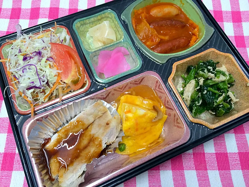 Snapdishの料理写真:ポークソテーステーキソース 日替わり弁当 豊川市仕出し|Naokazu Kuritaさん