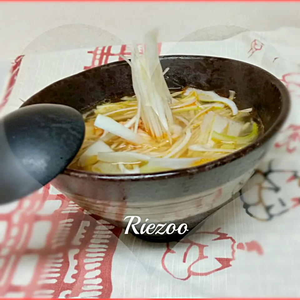 ネギと鶏そぼろラーメン .•*¨*•.¸¸♬|りえぞ～さん