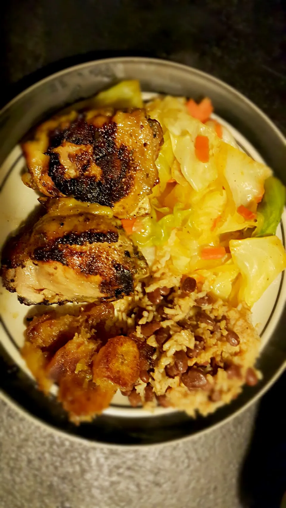 Snapdishの料理写真:jerk chicken with cabbage carrots rice n plantains|Nikka Justwannabehappyさん