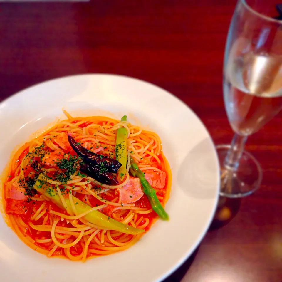 アスパラとベーコンのアラビアータ🍝|まあやさん