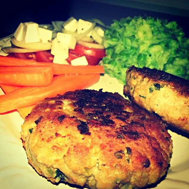 Burgers with fetacheese and spinach.|Sandra Coppellottiさん