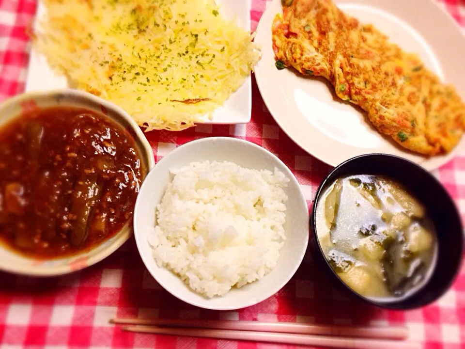 わかめのお味噌汁、カブのあんかけ煮、桜海老とネギのオムレツ、じゃがいもの堅焼き|ちるのさん