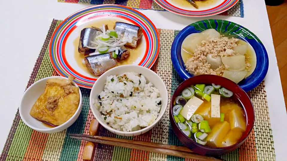 今日の夕食 さんまのピリ辛煮、かぶのそぼろ煮、卵と油揚げの巾着煮、豆腐の味噌汁|pinknari🐰🌈さん