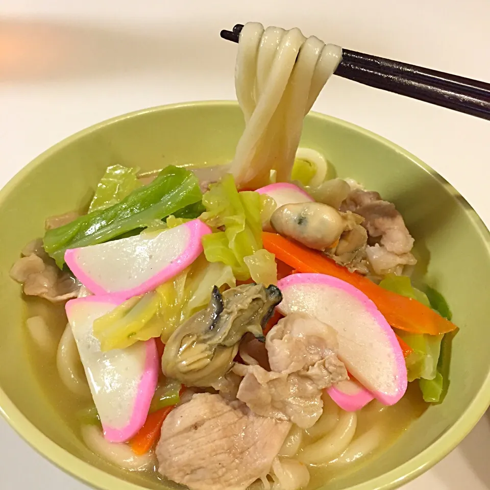 Snapdishの料理写真:ちゃんぽんうどん☆牡蠣、豚、たっぷりカマボコ入り♪|ヨッチャンさん