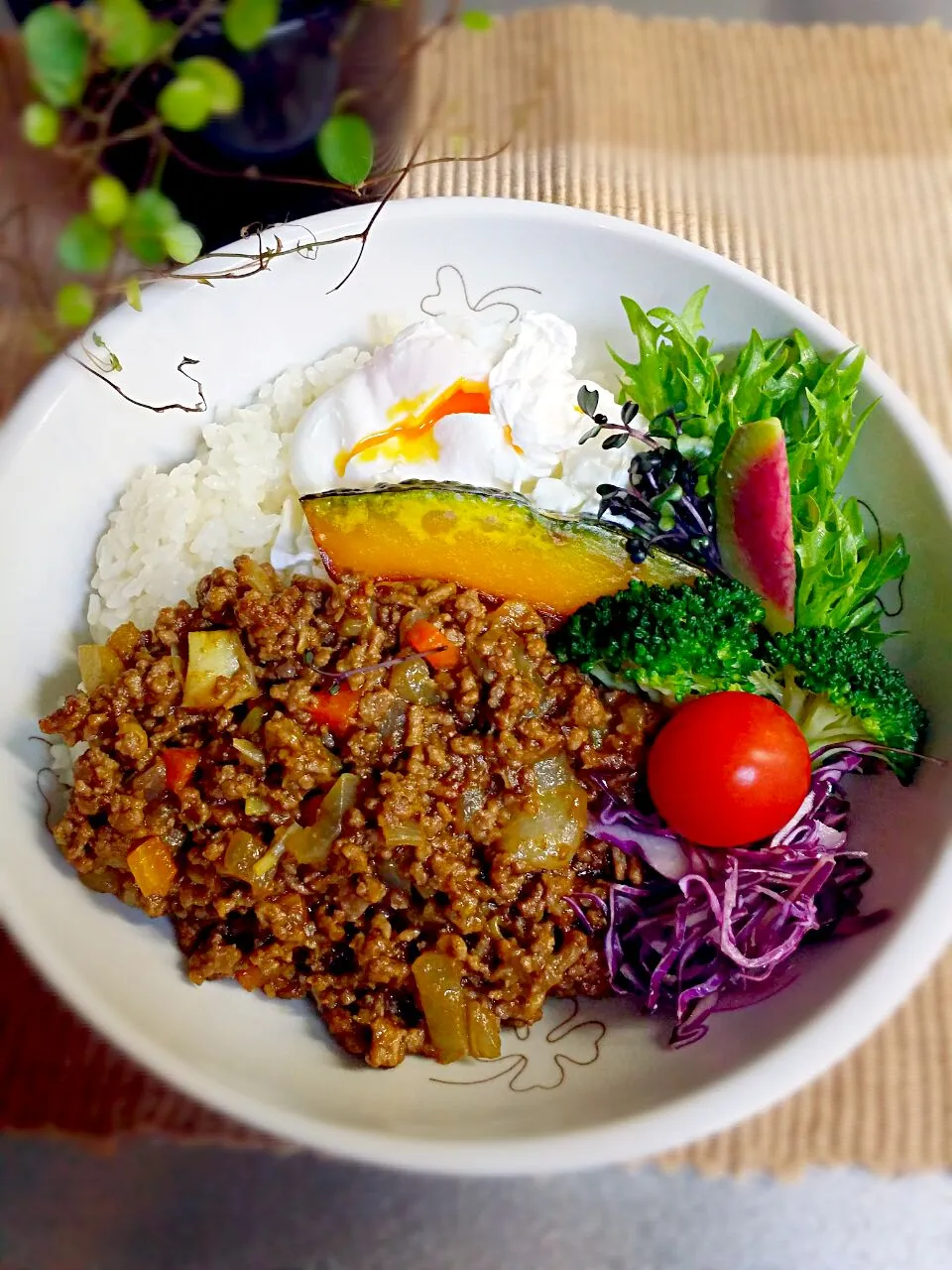 《木曜日の夕飯》

楽チン～メニュ～❣

ドライカレ～野菜添え|藤田 まり子さん