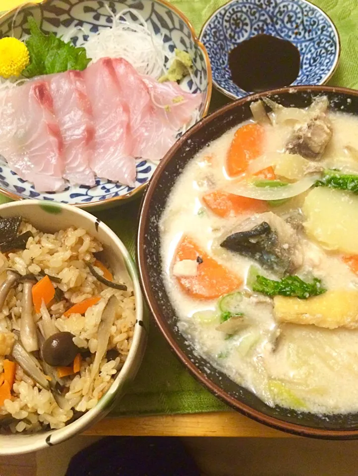 Snapdishの料理写真:千福の酒粕と鯖で丼粕汁|hiromangeさん