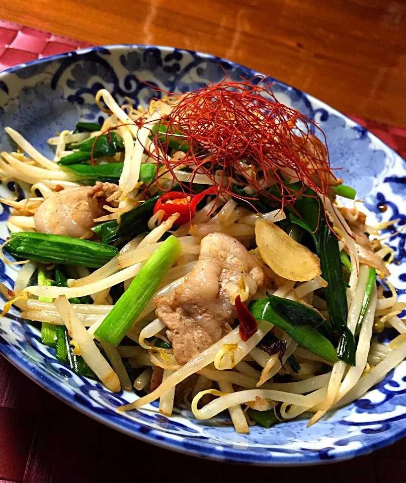 Snapdishの料理写真:オヤジ特製のチョー簡単な野菜炒めでーす！(#^.^#) 美味しいよ😋|TETSU♪😋さん