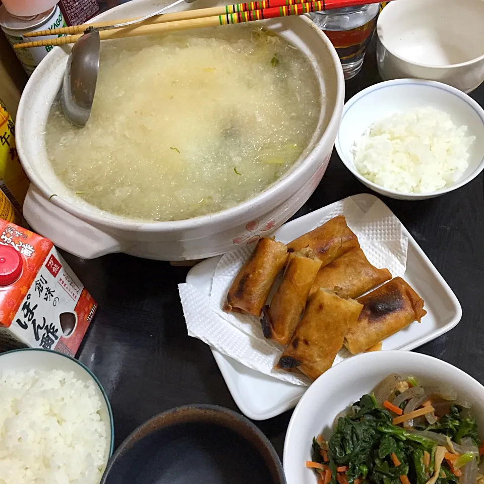 今日の晩ご飯は、みぞれ鍋、春巻、ほうれん草のおひたし。|ゆえさん