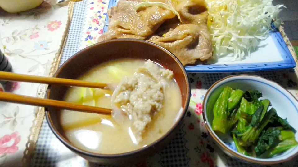 ホッケのすり身で今日は味噌汁の豚焼定食|こやっこさん