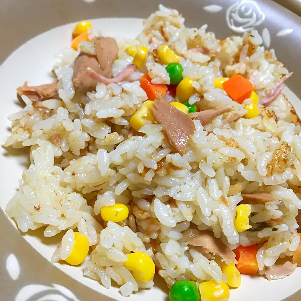 Snapdishの料理写真:いなばタイカレー缶で炊き込み御飯|カウンター嬢さん