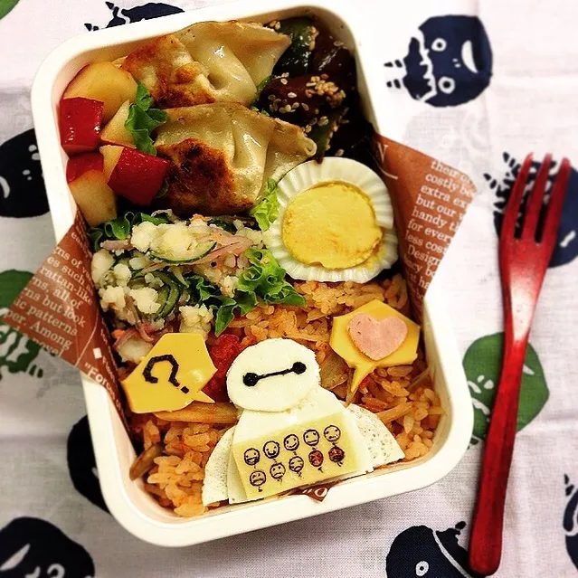 Seasoned rice with burdock and tomato lunch box. 
トマトと牛蒡の炊き込みご飯|Yuka Nakataさん