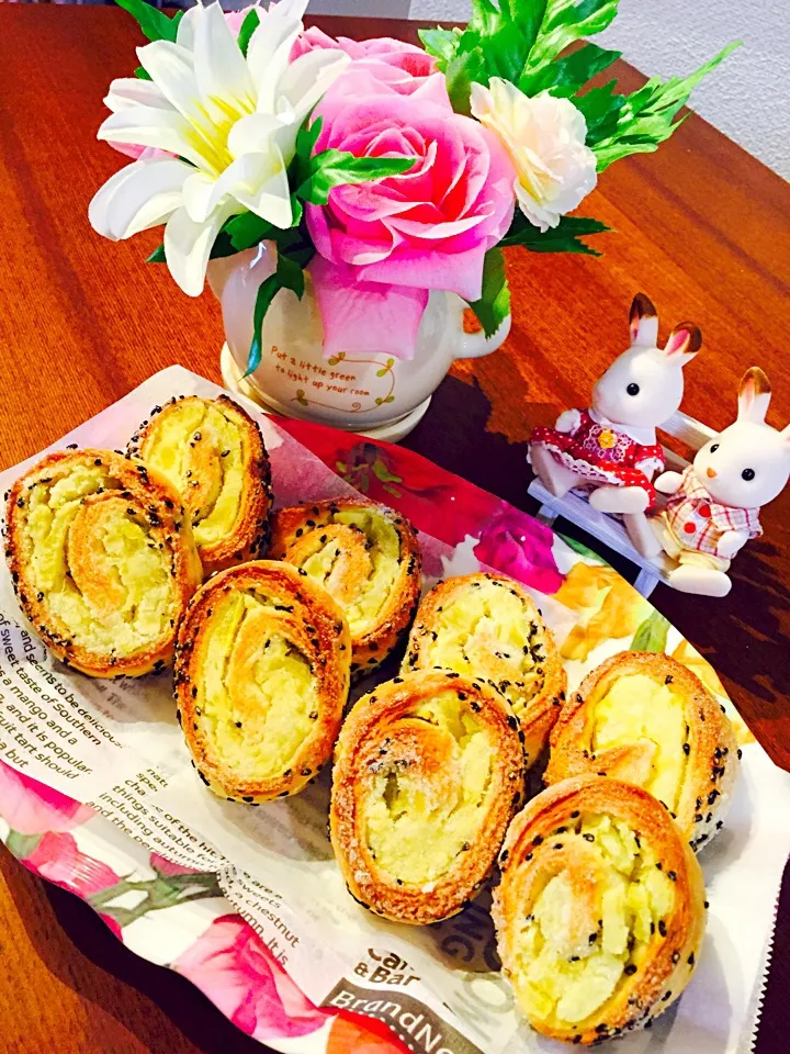 さつまいも餡の黒ごまパン♡|Satoming* ੈ✩‧₊˚さん