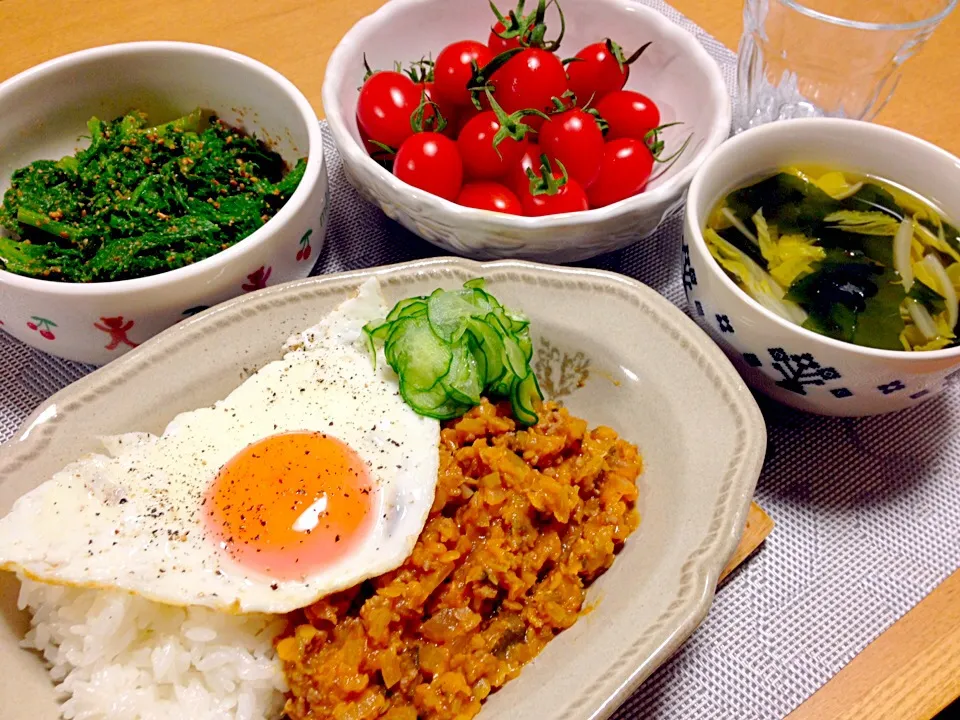 Snapdishの料理写真:レンズ豆と香菜のスパイス煮込み、わさび菜のごまビネガー和え、白菜とワカメのスープ|ねむねこさん