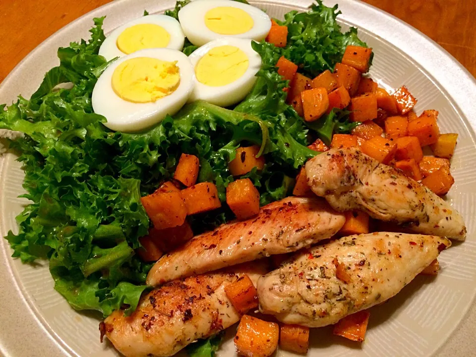 Endive salad, chicken tender, sweet potato and boiled eggs|Nanaさん