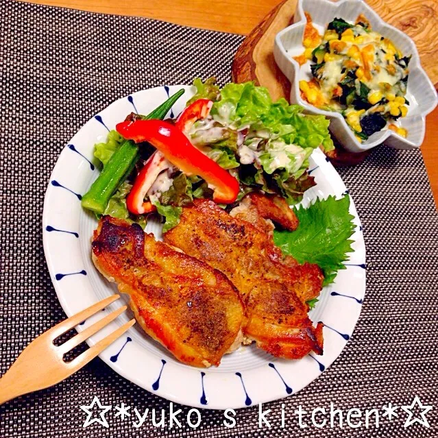 今夜はカリカリチキンステーキとほうれん草とコーンのチーズ焼き♡|☆*yuko's kitchen*☆さん