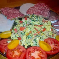 Scambled eggs with spinach, red pepper and sliced ham, is my fav. This combo is made for my husband.I normally eat it with crispbread. yum!|Sandra Coppellottiさん