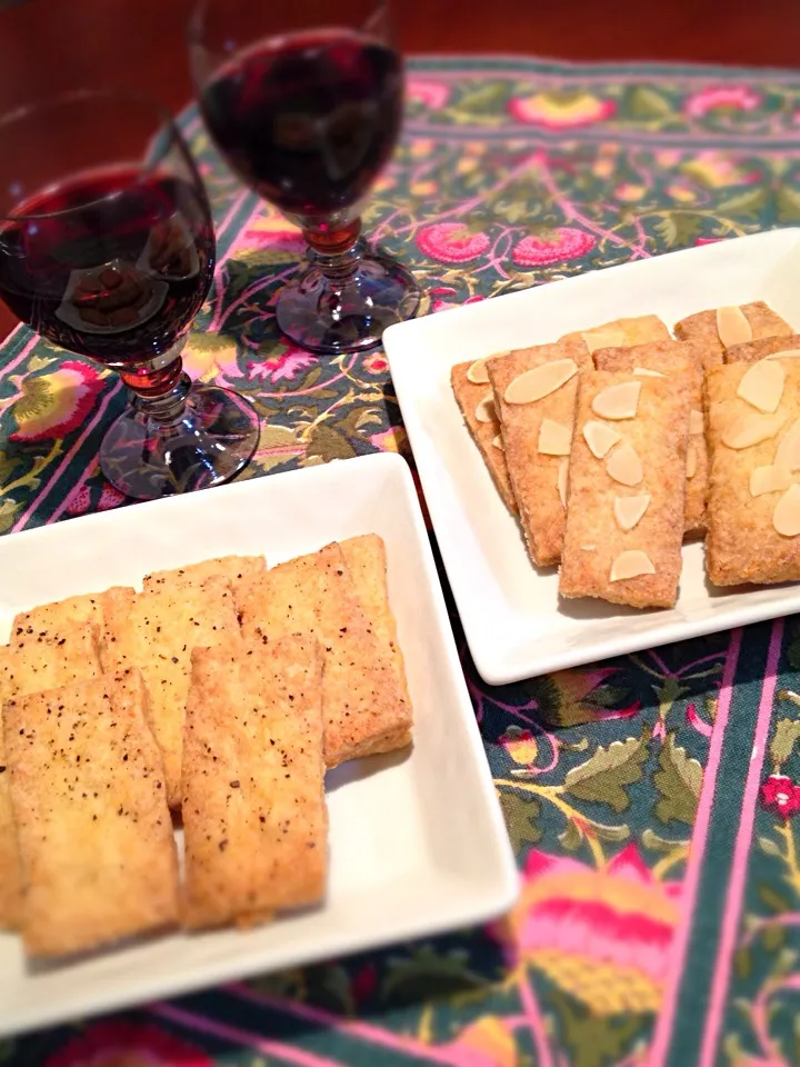 ぺぽりさんの料理 オリーブオイルで黒胡椒とチーズのクッキー🍷🍺|hannahさん