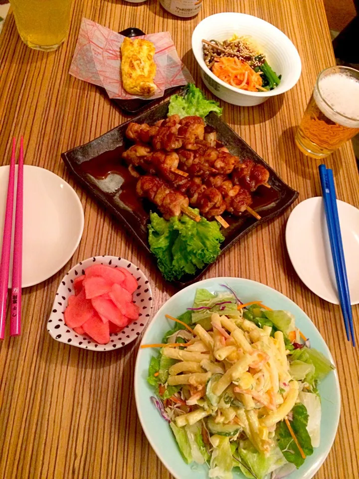 ＊晩ごはん＊ 焼き鳥 マカロニサラダ 赤カブの甘酢漬け ナムル 旦那様作卵焼き|pinoyamaさん