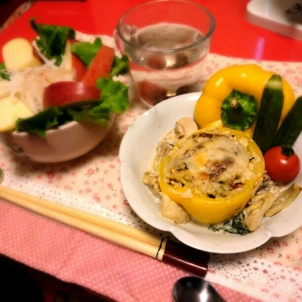 朝御飯
パプリカの肉詰め ホワイトソースがけ
大根りんごサラダ
レーズンと梅干しの白湯|ぱにさん