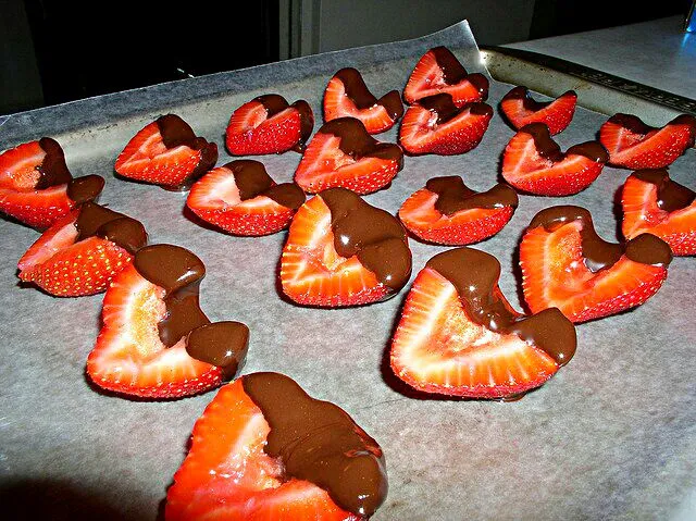 My Lil Foodie Princess & I practice on Chocolate Covered Strawberry 🍓 🍓 🍓 #Dessert #Fruit #Snack/Teatime 😋 💯 😋|Alisha GodsglamGirl Matthewsさん