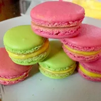 Snapdishの料理写真:Macarons with Passion Fruit Filling😋😋|SweetLollipopさん