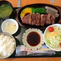 Snapdishの料理写真:リブ・ロースステーキ 200g|チカさん