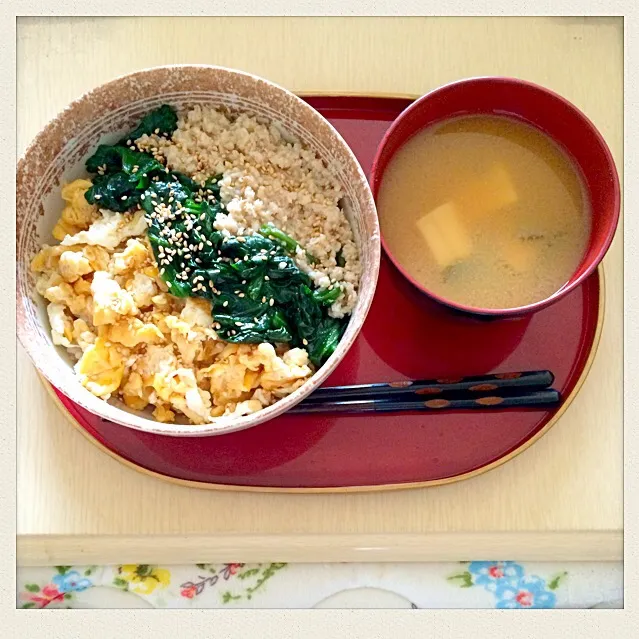 鶏のそぼろ丼☆お味噌汁♪(๑ᴖ◡ᴖ๑)♪|とまこ(*^o^*)さん