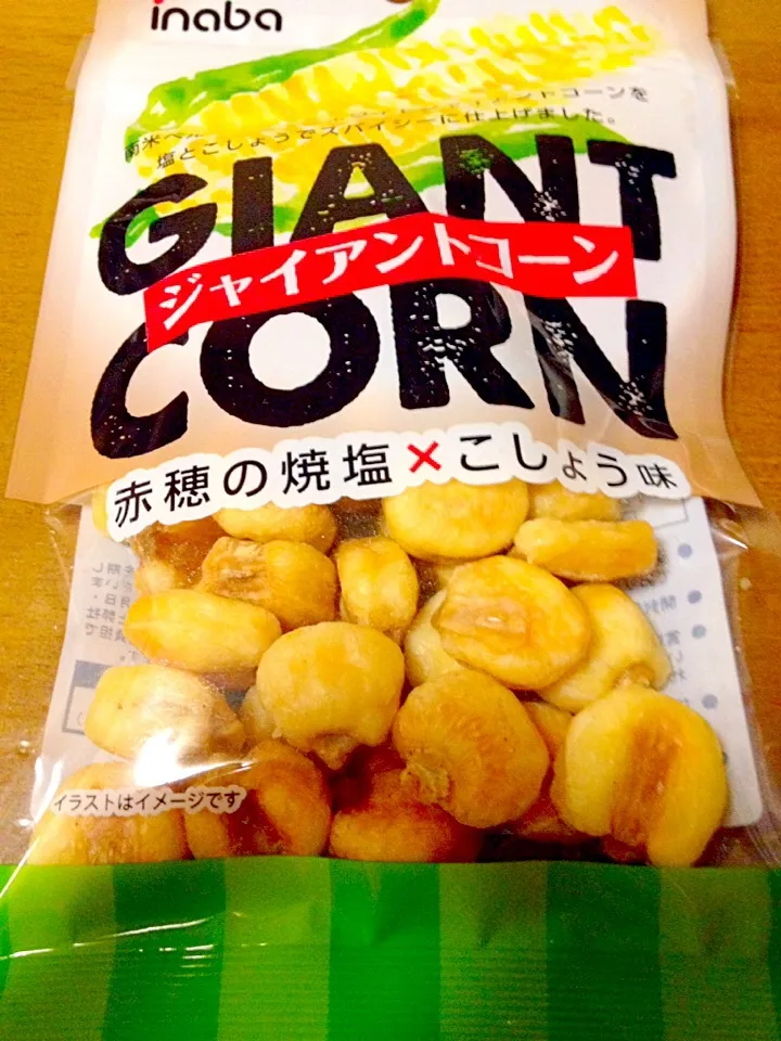 Snapdishの料理写真:ジャイアントコーン🌽赤穂の焼塩❌こしょう味|まいりさん