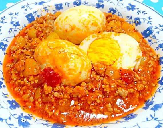 Picadillo made with ground beef, tomatoes, and other ingredients & boiled eggs ❤️😋✨|Liezlさん