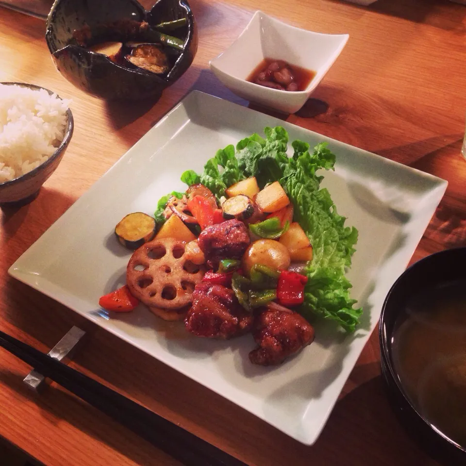 黒酢酢豚 with いんげんのおかか煮、さつまいもの甘煮、なすの甘辛煮、なまこ、さつまいも味噌汁|山本家さん