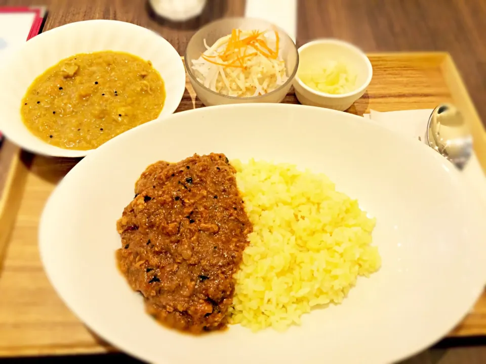 Snapdishの料理写真:ココナッツカレーとキーマカレー|imasaさん