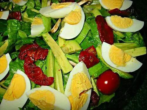 My Favorite Hearty #Salad With #Eggs #Vegetable Avocado & #Organic Pickled Red Chili Peppers from Oakland Organic Farmer's Market 🍃 #Healthy #Main dish|Alisha GodsglamGirl Matthewsさん