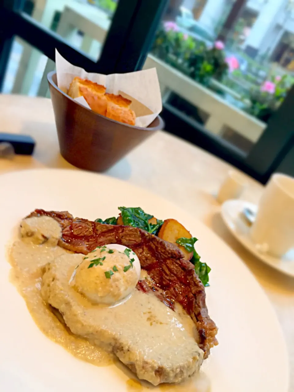 Snapdishの料理写真:Rib eye with poached egg and onion sauce|dominicさん