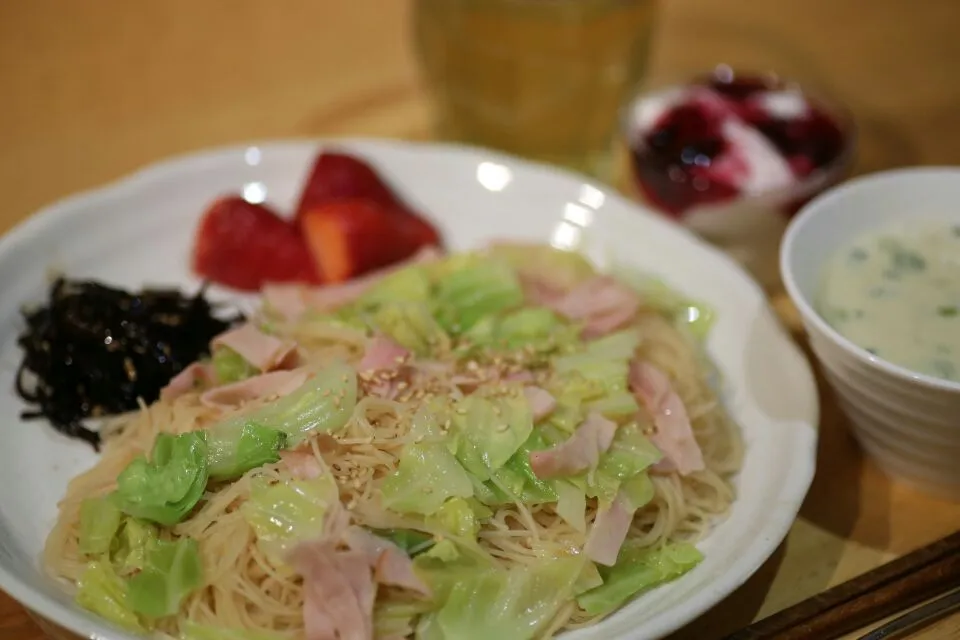 ダイエットしようと思って作ったのに…結局ガッツリ食べちゃったビーフン！！ (〃艸〃)ﾑﾌｯ|マカロンさん