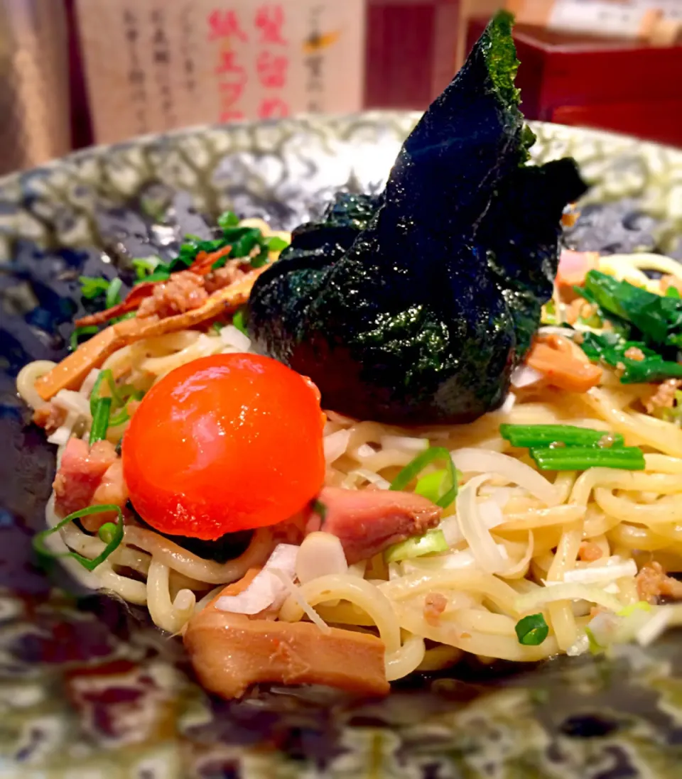 No soup ramen with egg preserved with seaweed on top|Moeさん