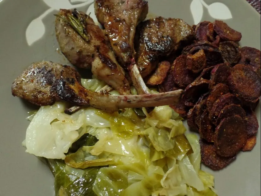 Buttered cabbage, purple sweet potato chips, & rosemary lamb chops! #sweetpotato #lambchops #foodie #foodpic #foodgasm #foodporn|Culinary Kissesさん