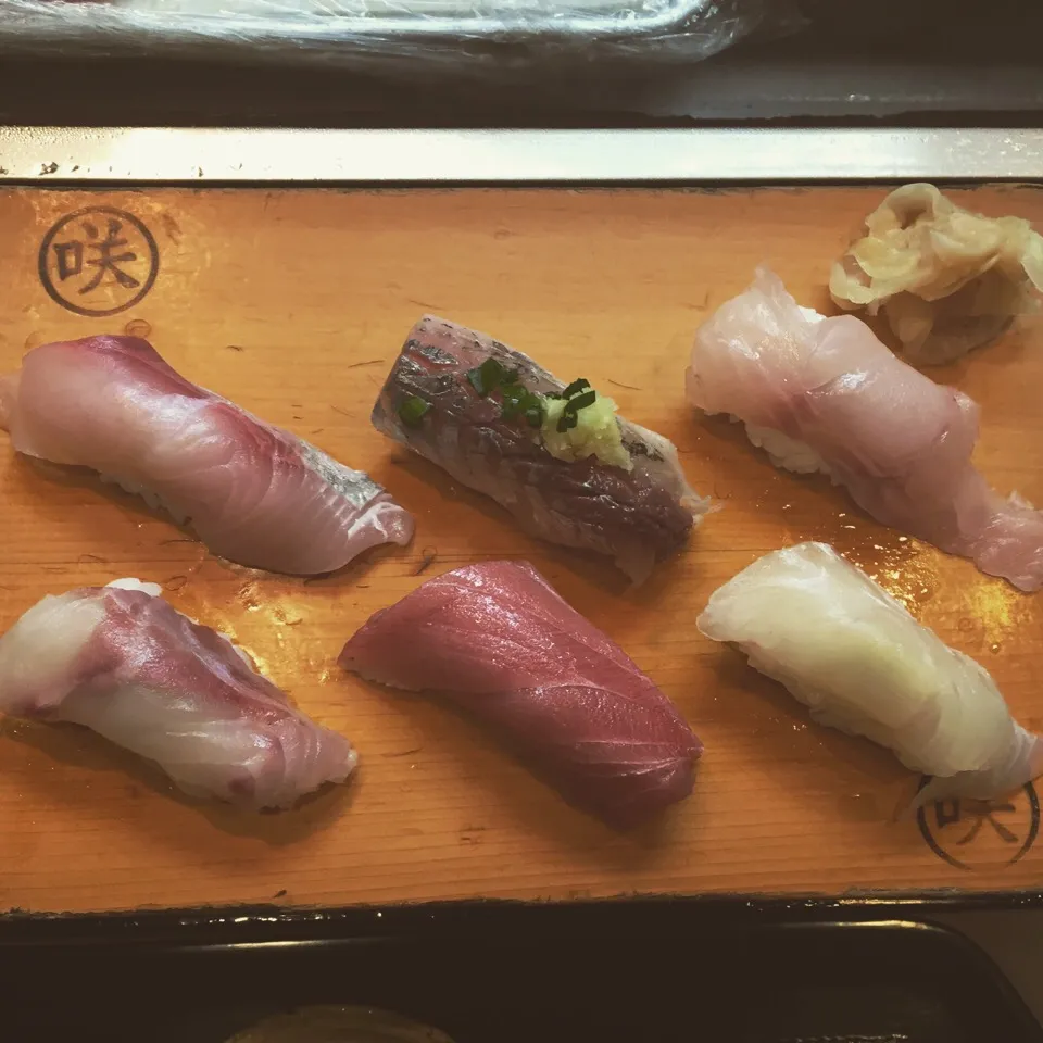 Snapdishの料理写真:三崎港の地魚握り|saoricocoさん