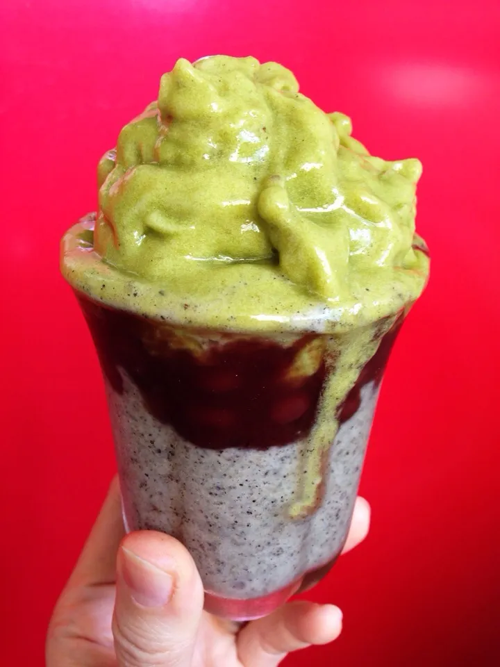 Matcha and kuro goma nana ice cream with adzuki beans|coxiella24さん