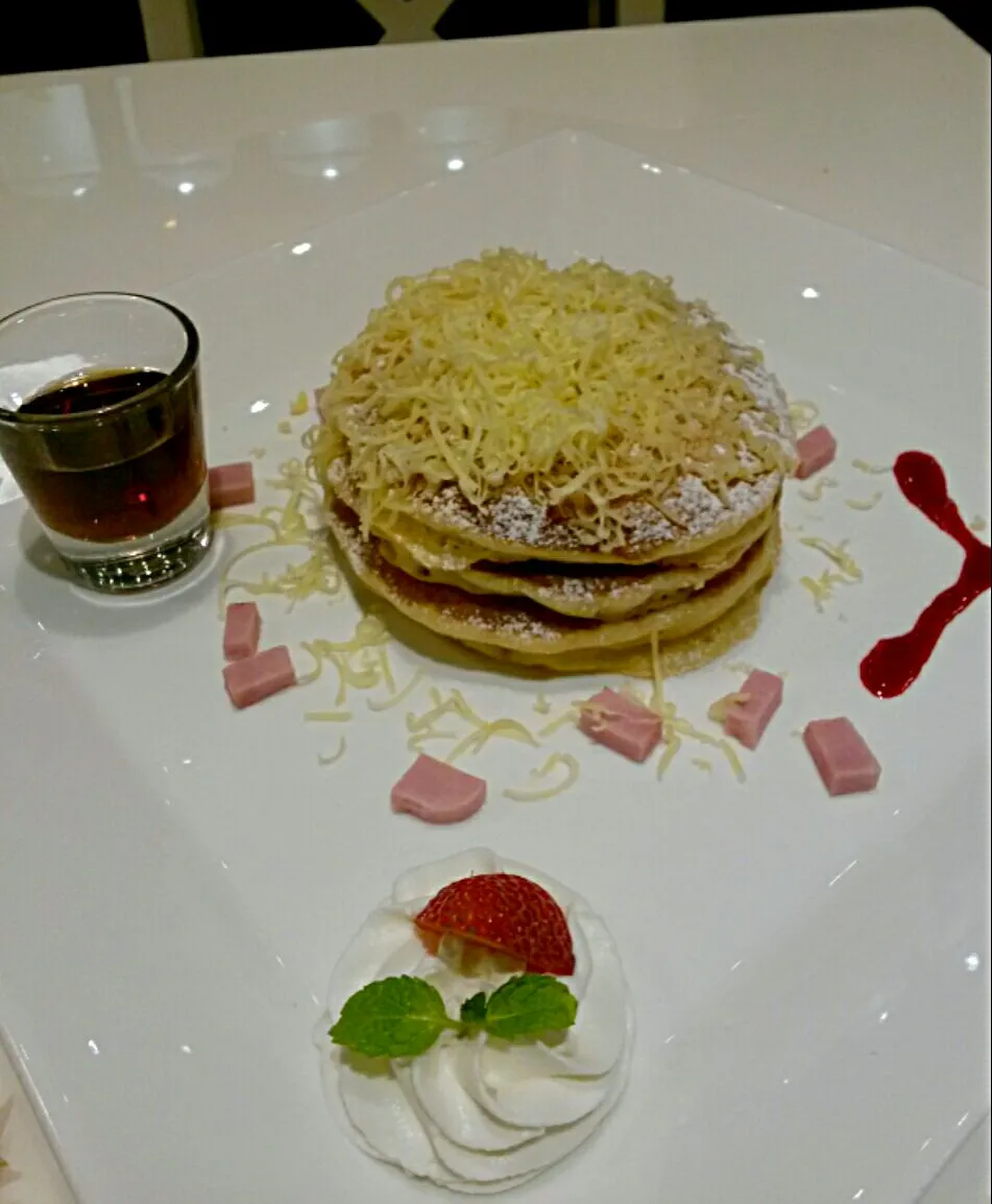 Pancakes Ham Cheese|Jeab Lertさん