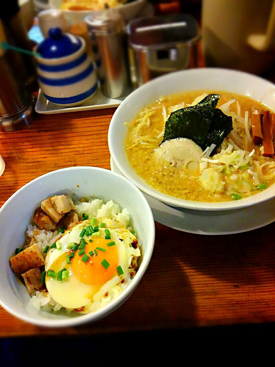 醤油ラーメン＆目玉焼き丼|maroさん